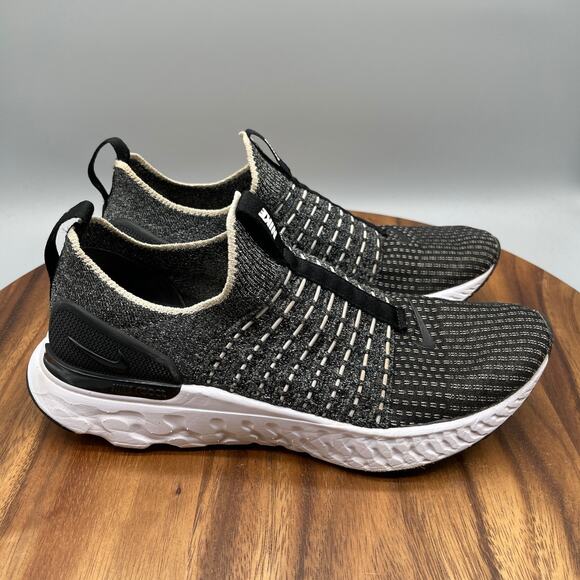 Nike React Phantom Run Flyknit 2 Shoes Womens Size 9 Oreo Running Comfort Gym - Picture 1 of 8
